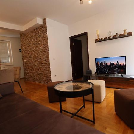 Lux Apartment Rose 2 60M2 Kragujevac Esterno foto