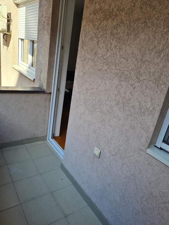 Lux Apartment Rose 2 60M2 Kragujevac Esterno foto