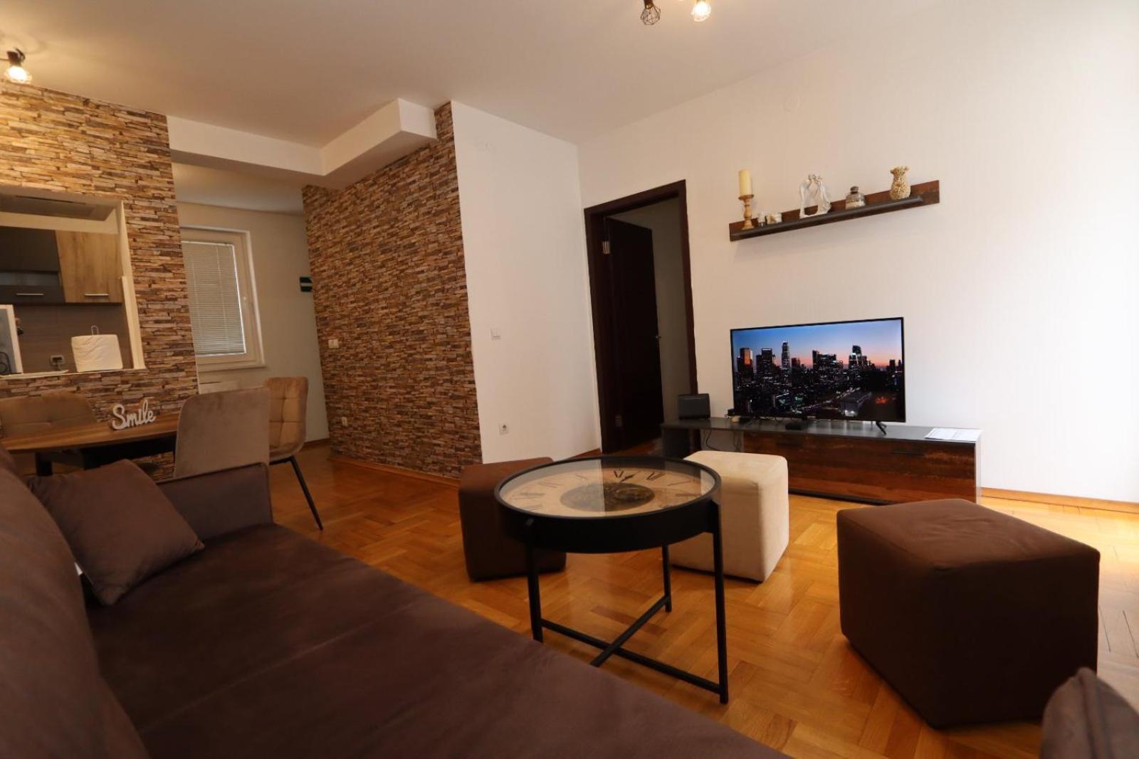 Lux Apartment Rose 2 60M2 Kragujevac Esterno foto